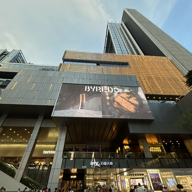 🌟萬象天地：潮流地標，解鎖時尚與藝術的完美融合！