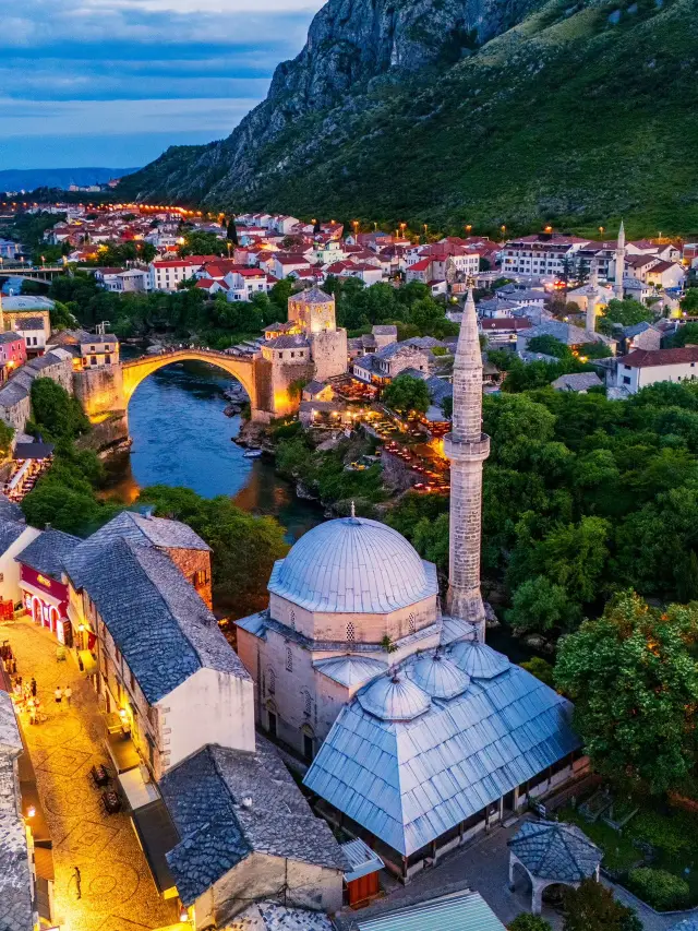 오스트리아 등 여러 국가를 여행하는 12일 여행을 떠나보세요.