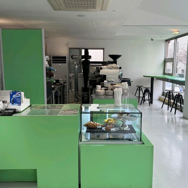 首爾探店 | 景福宮旁OUVERT，紅磚房裡的一抹清新綠