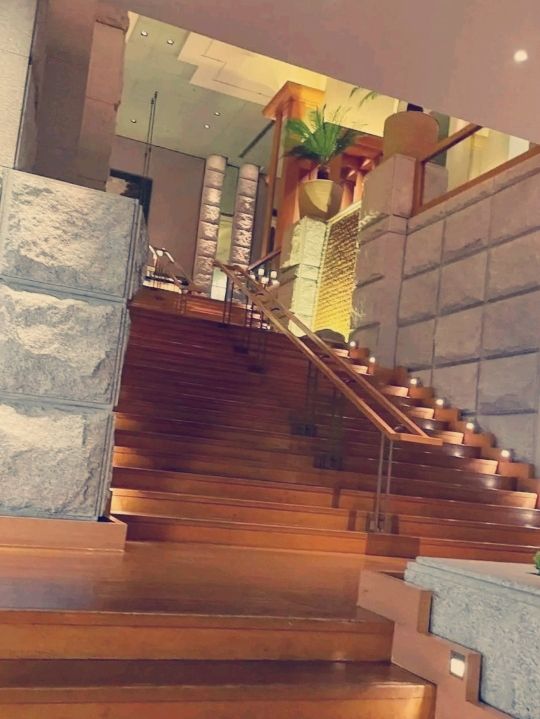 【首爾君悅酒店｜山巔城堡級奢華體驗】
