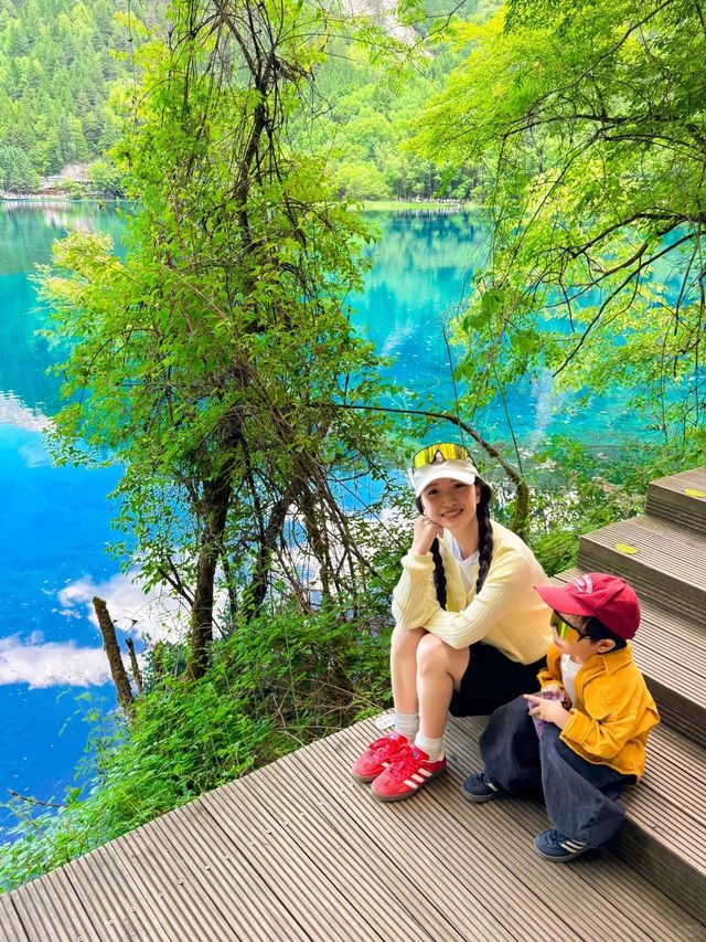 和四歲旅遊拍檔勇闖九寨溝