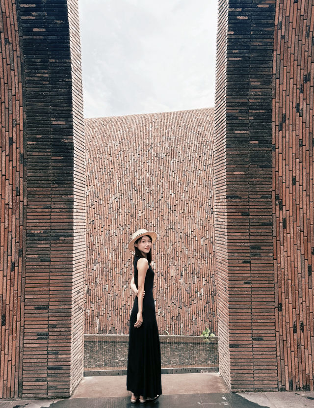 景德鎮陶陽里旅遊攻略  景德鎮，作為中國四大古瓷都之一，憑藉其數千年的瓷器製作歷史吸引了無數遊客。陶