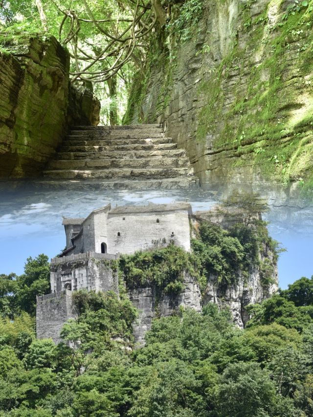 絕壁奇觀！貴州深藏400年的懸崖古寺，太震撼了！