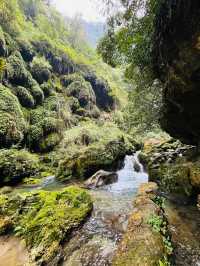 貴州貴陽紫江地縫闖入貴州「地心之門」