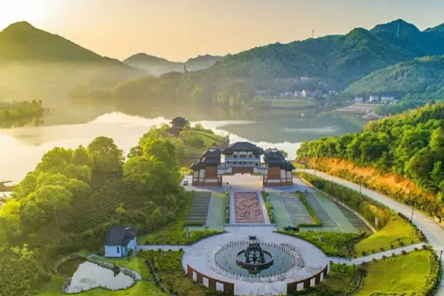 ทริป 3 วัน 2 คืน ไปยังภูเขาต้าเป่ย วัดตานหลง จินจ้าย และเย่ว์ซี ราคา 982.5 หยวนต่อคน