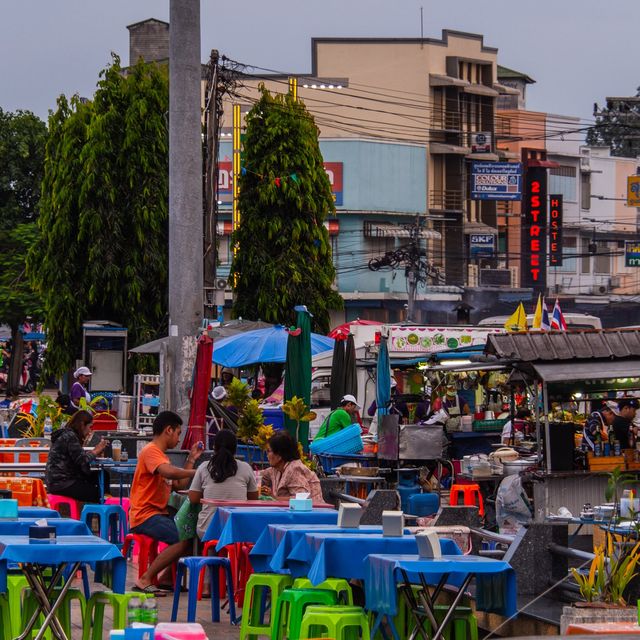 ตลาดเรือนอน ของกินยามเย็น ราคาคนไทย