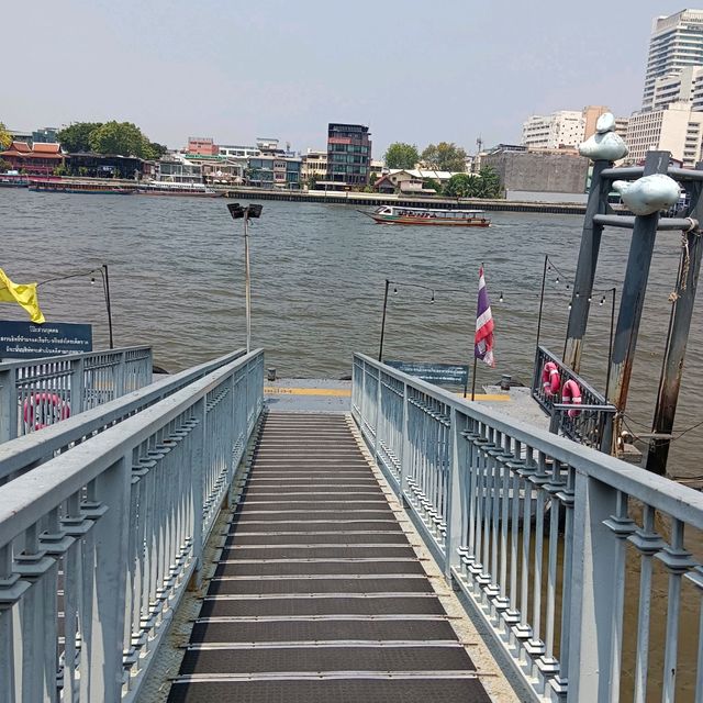 นั่งชิลริมเจ้าพระยา @ท่ามหาราช