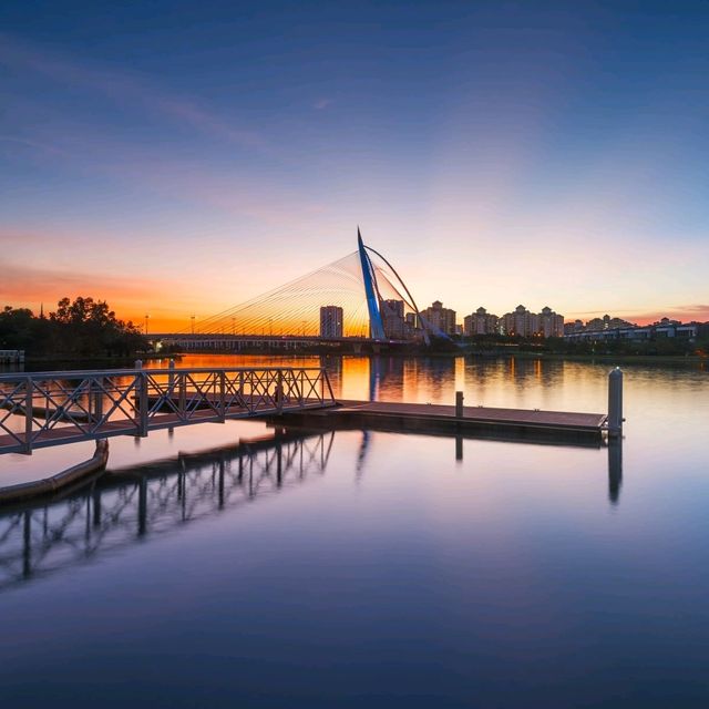 THE BIGGEST MAN MADE LAKE: PUTRAJAYA LAKE