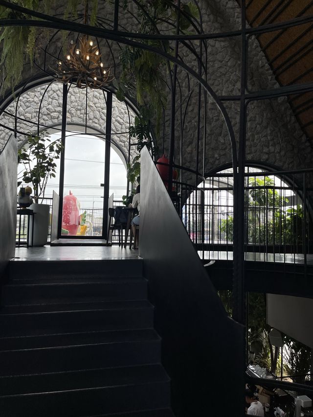 CAFÉ AMAZON CONCEPT STORE 🦜