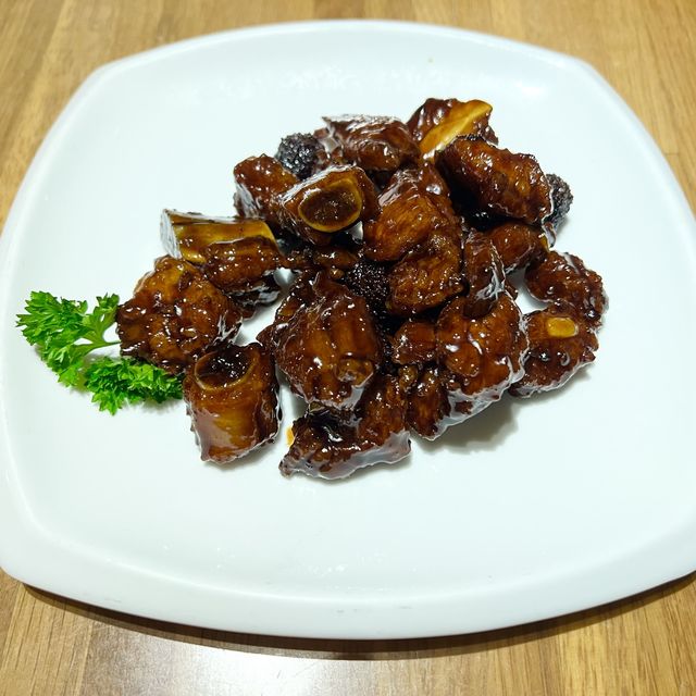 雅蘭中心樂天皇朝：特色皇朝小籠包，成都口水雞