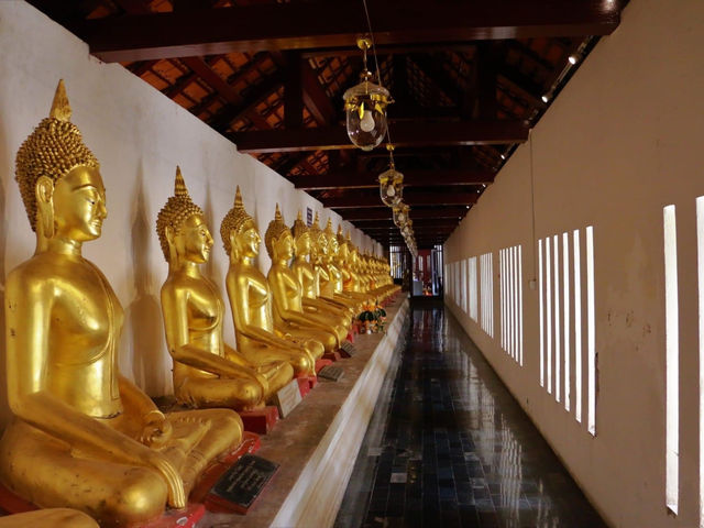 สักการะพระพุทธชินราช พิษณุโลก