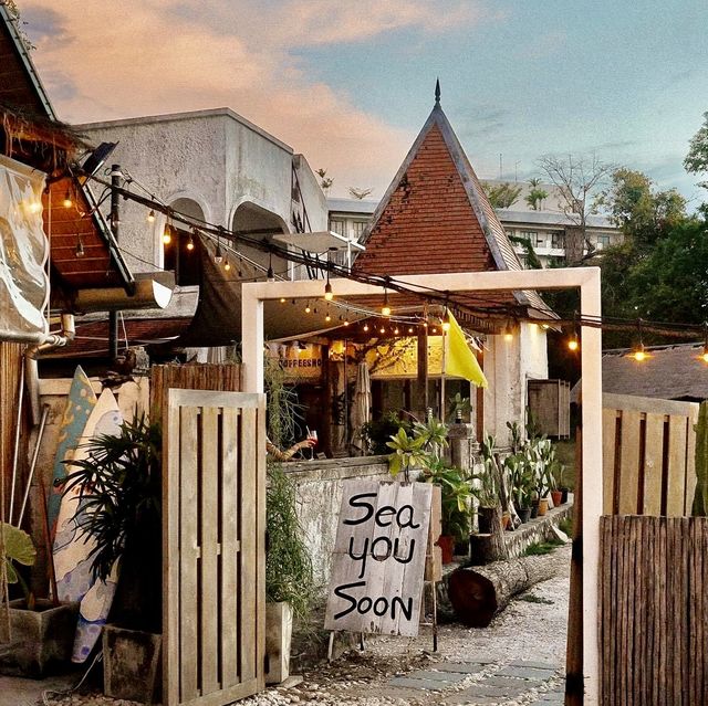 Hideout Beach Cafe & Bistro