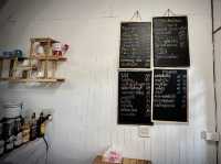 มาลองค์@ริมน้ำ จันทบุรี ร้านอาหารและเครื่องดื่ม 