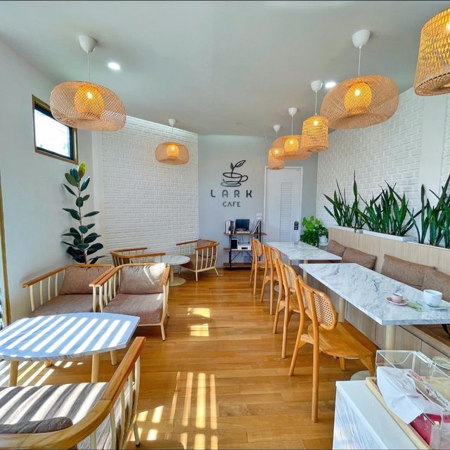 Lark Cafe พิจิตร