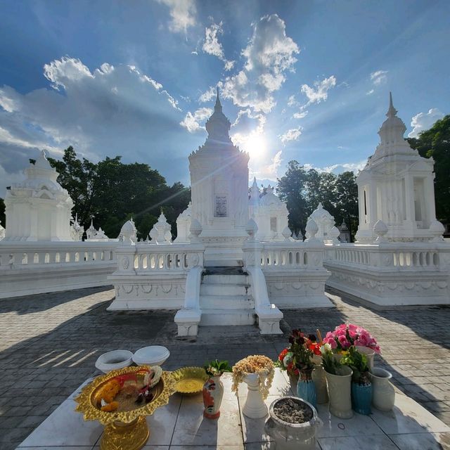 วัดสวนดอก พระอารามหลวง 