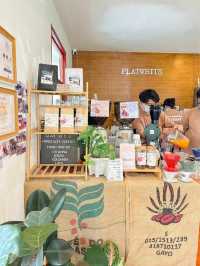 Flat White cafe ร้านคาเฟ่สไตล์มินิมอลน่านั่ง 