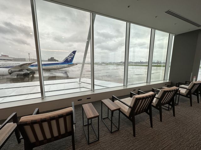福岡空港→高知(龍馬)空港へ。JAL『エンブラエル』で高知へ飛ぶ。