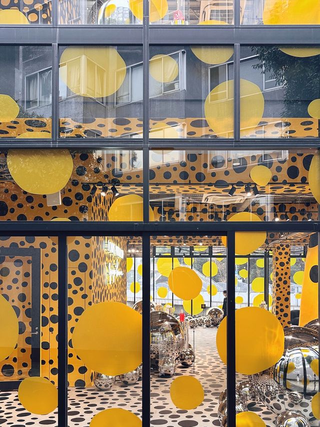 LV x Yayoi Kusama Pop-up