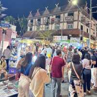 ถนนคนเดินท่าแพ ( ตลาดนัดเย็นวันอาทิตย์ )