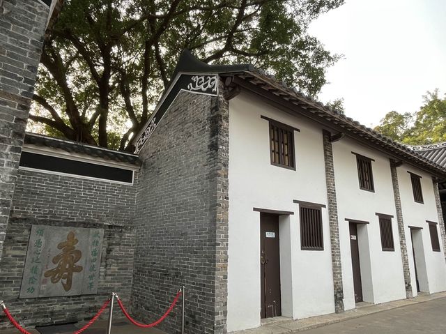 保存了多處歷史古蹟嘅九龍寨城公園