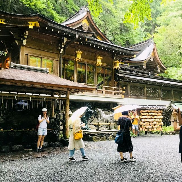 京都叡山電車線上的鞍馬寺和鞍馬天狗