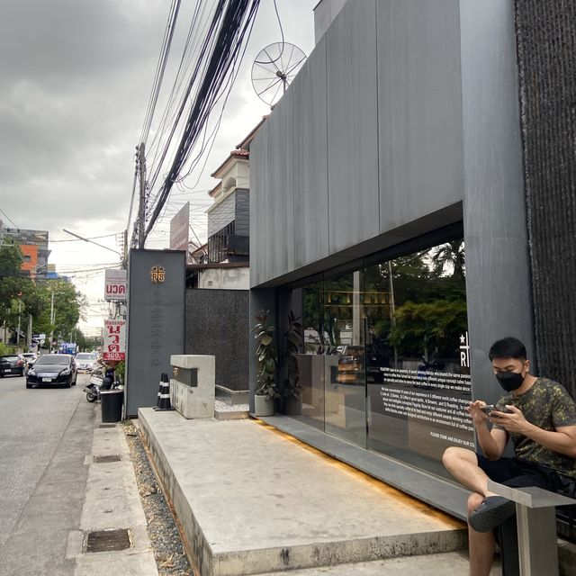 묵직한 ☕️  Roast8ry Coffee Flagship Store 