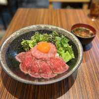 【大阪・難波】全国丼グランプリで金賞受賞のローストビーフ丼「肉タレ屋 難波バル店」