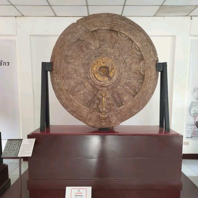 พระนอนหินทราย 1,300 ปี