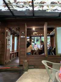 Teddu Coffee & Inn Maekampong