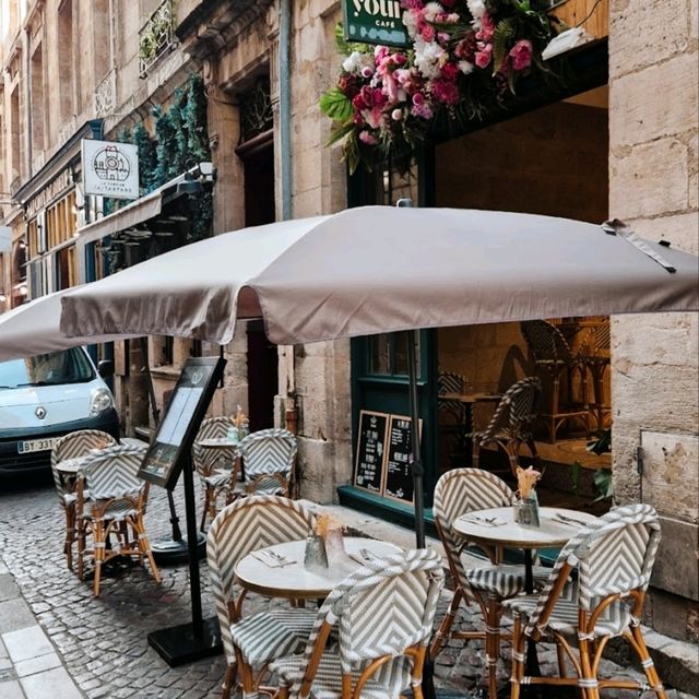 A WELL DECORATED CAFÉ.