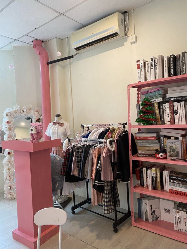 Unleash your inner artist in this pink heaven