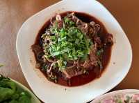 “ลาบสนามกีฬา”ร้านอาหารเหนืออร่อย จ.เชียงราย