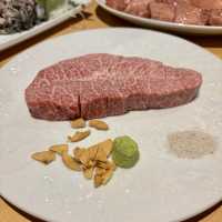 【大阪・難波】通常の1.5倍のボリュームカットが自慢「ライブ焼肉 てんぐ 千日前店」