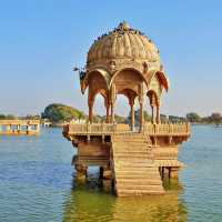 💛 Exploring the Tranquil Gadisar Lake 🛶