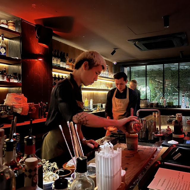 방콕의 분위기가 미쳐버린 bar, Thaipioka