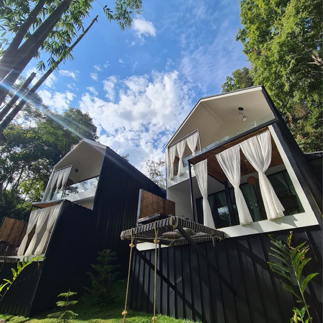 ที่พักติดลำธาร สวยงามที่แม่กำปอง