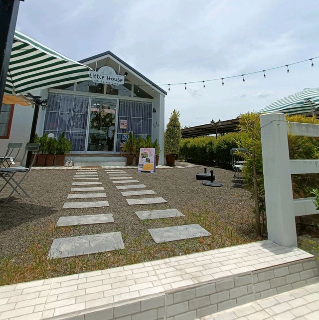 little house café and playground