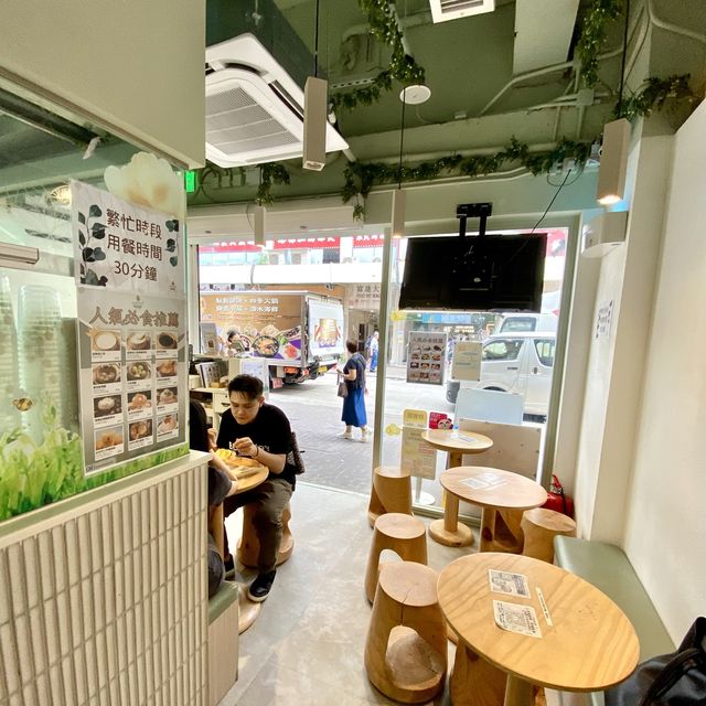 香港·杏甜品  超美味的椰皇燉雙皮奶
