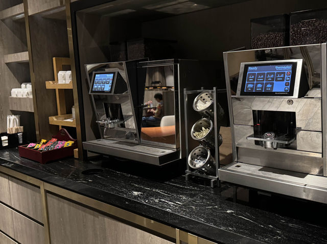 世界を旅する旅人のオアシス：Plaza Premium Lounge 環亞機場貴賓室