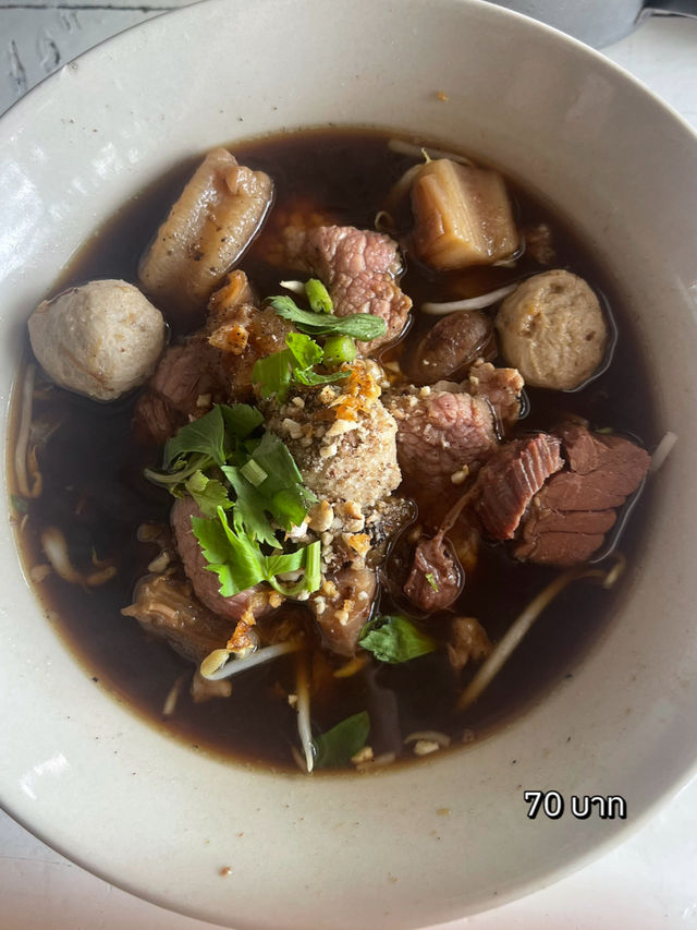 ร้านก๋วยเตี๋ยวหมูตุ๋น-เนื้อตุ๋นริมคลอง 1 รังสิต 