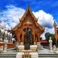กราบสักการะพระศรีสัพพัญญู ณ วัดขัวแคร่