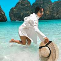 🌴 Tropical Bliss: Phi Phi Island Review 🌺