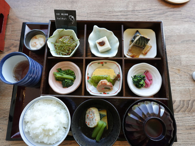 「別府溫泉酒店 Terrace 御堂原旅館，包泊車、晚餐、Wi-Fi、早餐」