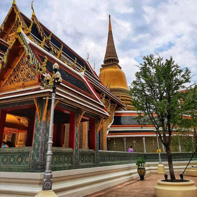 ชมศิลปะไทยผสมตะวันตก ณ วัดราชบพิธฯ