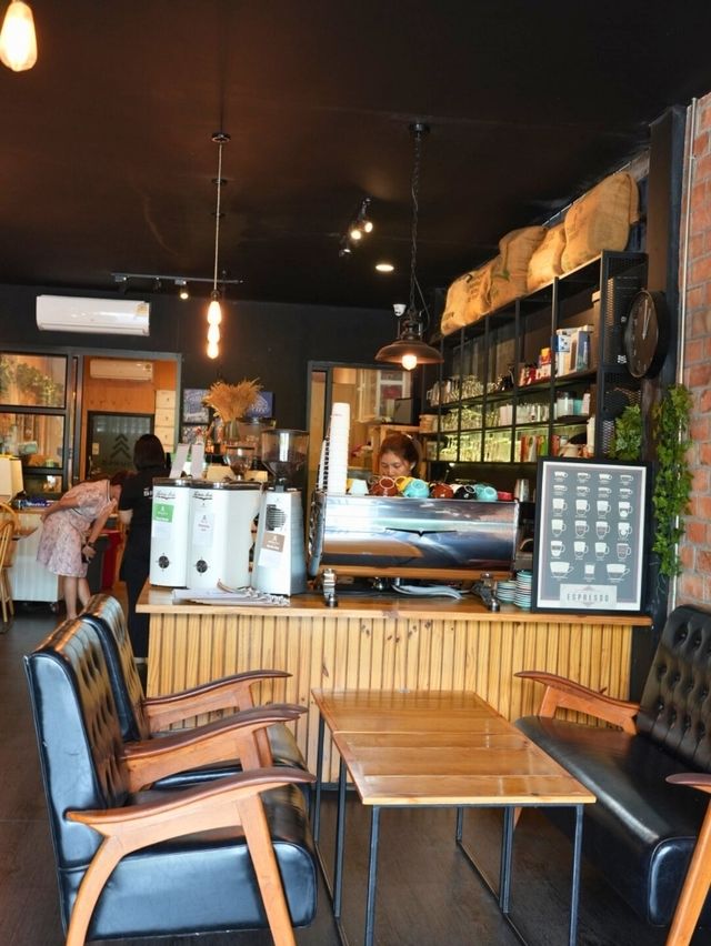 ☕ ร้านบรรยากาศดี Sprucy Cafe & Bakery