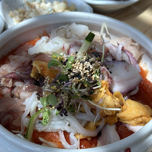 물회로 해변뷰 건물 세운 속초맛집 🐟 속초항아리물회