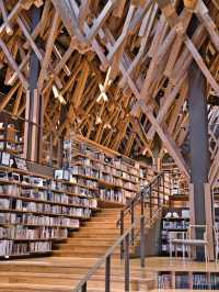 【高知】建築好きの人は行きたい‼️あの隈研吾が設計した図書館を紹介📕