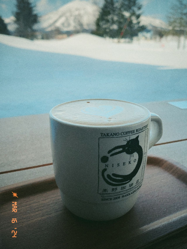 北海道のニセコに来たらここに立ち寄りたい！窓ガラスの雪景色は素敵すぎる