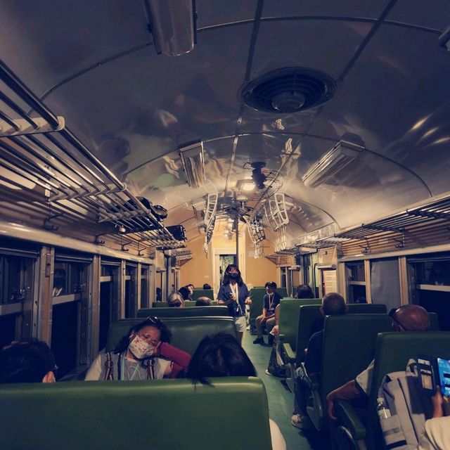 台鐵藍皮解憂號：穿越時光的旅程