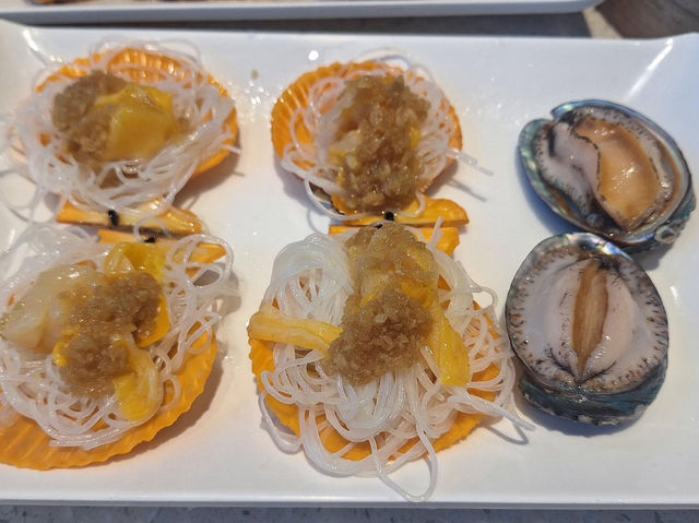 海鮮種類繁多的火鍋店